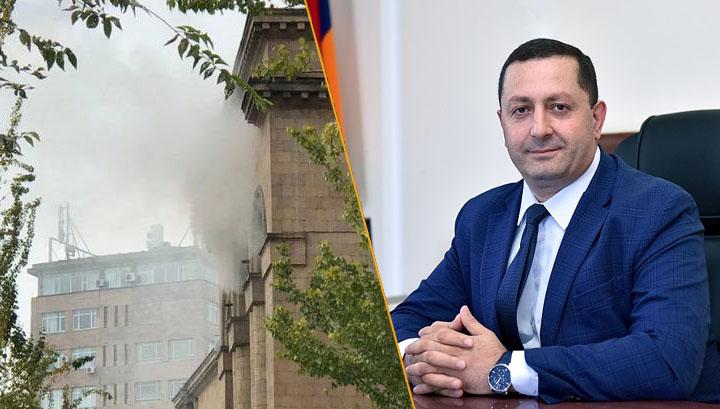 ԵՊՀ-ում պայթյուն է, իսկ ռեկտորը շնորհավորում է ուսանողներին