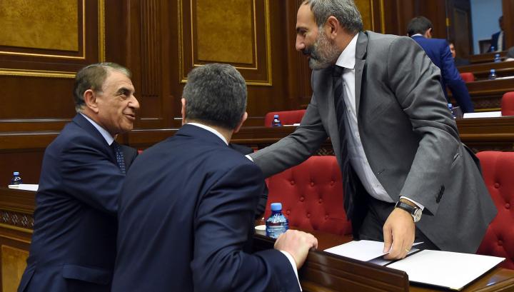 ՀՀ առաջին և երկրորդ դեմքերը քննարկել են արտահերթ ընտրությունների հարցը