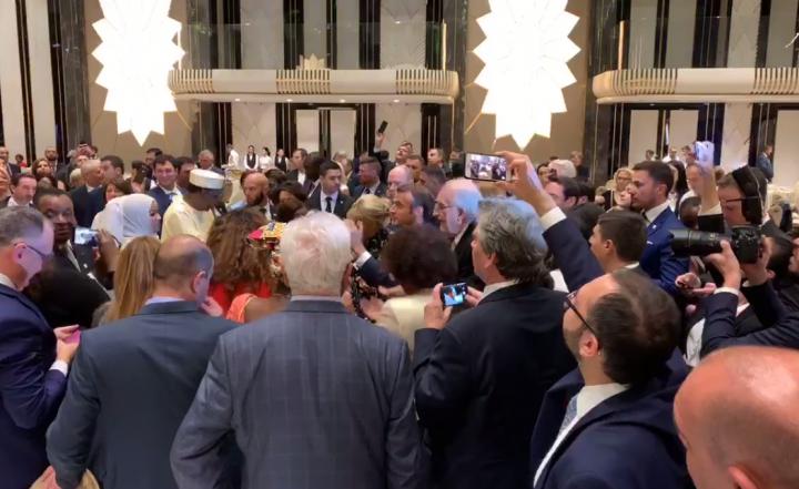 Մակրոնի, Ջասթին Թրյուդոյի և այլ ղեկավարների պարը