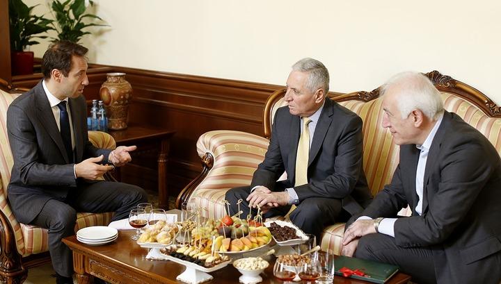 Հանդիպել են Երևանի ներկա և նախկին քաղաքապետերը