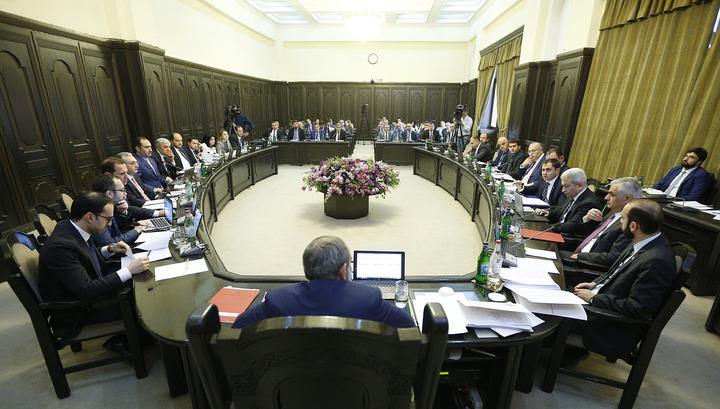 Չի կարող ուժեղ իշխանությունը ողջ օրն անցկացնել ֆեյսբուքներում․ «Հրապարակ»