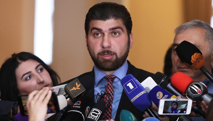 Ո՞վ կփրկի «հեղափոխական» Մոխրոտիկին․ «Հայոց աշխարհ»