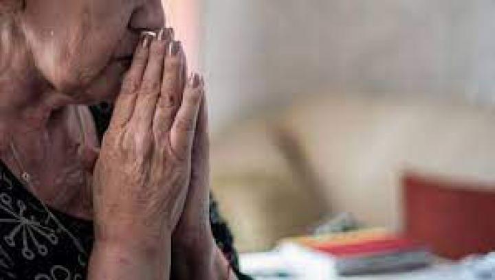 90-ամյա արցախցի Անեշկա տատը հասել է ՀՀ, գրկել որդուն և մահացել