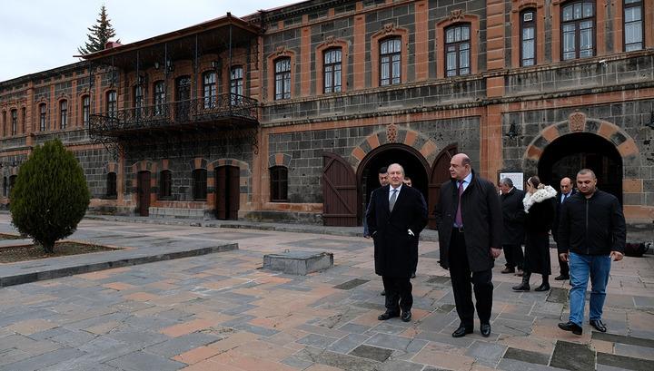 Նախագահը Գյումրիում կրկին մերժեց քաղաքապետին և մարզպետին․ «Հրապարակ»