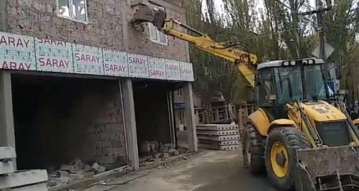 Նոր Նորքում ապամոնտաժված շինության սեփականատերը դիմել է դատարան