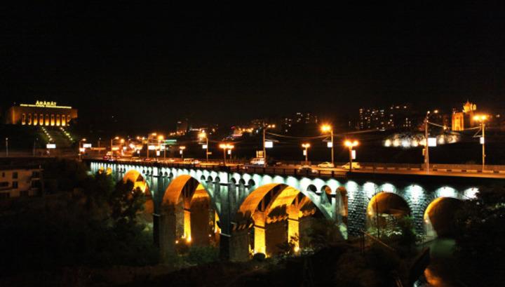 Սպառնում են ցած նետվել, պահանջում են Փաշինյանին․ Shamshyan.com