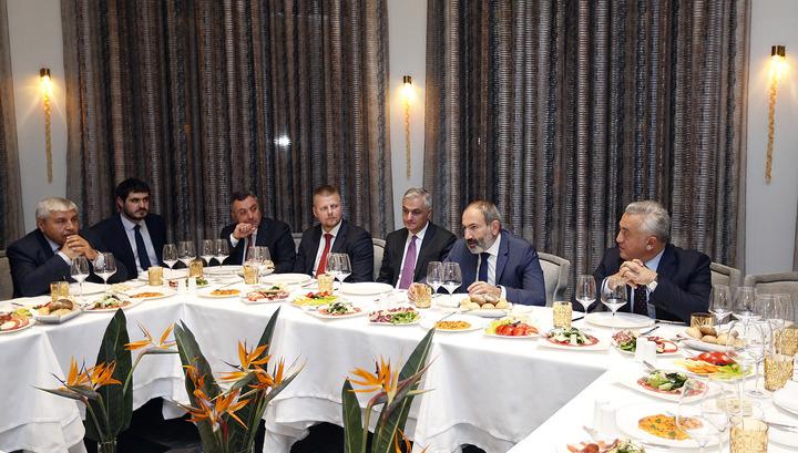 Փաշինյանը բանկերի ղեկավարների հետ քննարկել է ոլորտի խնդիրները