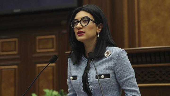 Գրպանից կհանեն պատերին ծեփելու նոր տեսահոլովակը․ ԱԺ փոխնախագահ․ Irakanum.am