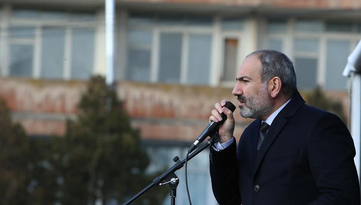 Ո՞ւմ հետ է խոսում Փաշինյանը. «Փաստ»