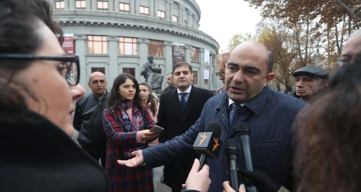 Ով որ իմ հովանավորներին գիտի, թող ասի. Էդմոն Մարուքյան