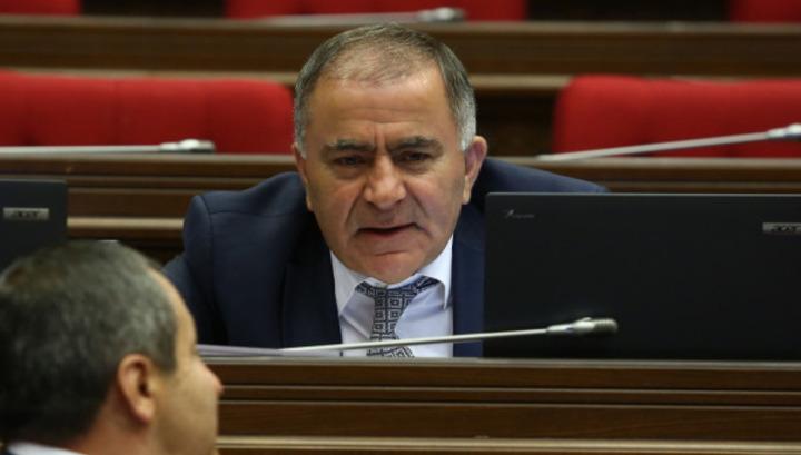 ՀՀԿ-ն դիտորդներին հատորներով «նյութ» է տալիս. «Հրապարակ»