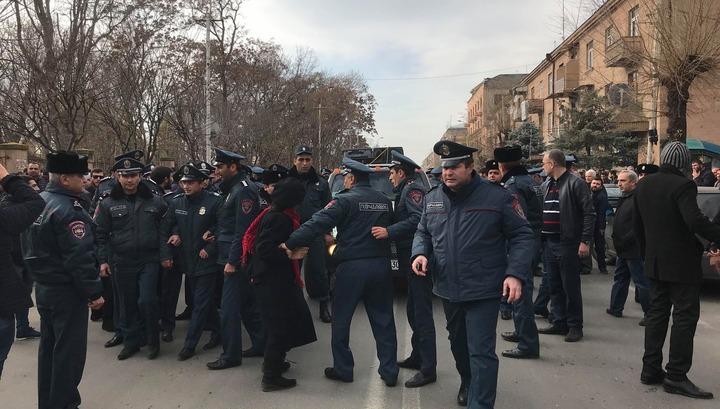 Բախում Էջմիածնում․ 2 անձ բերման է ենթարկվել