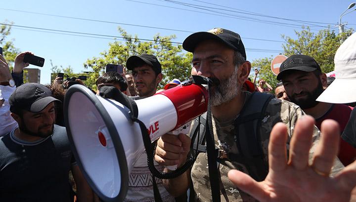 Դեմոկրատիայից դիկտատուրա՝ ութ ամսում