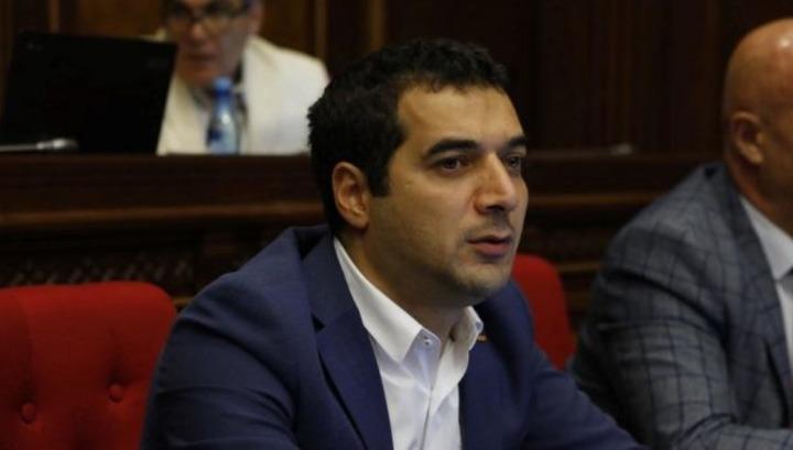 Հրաչյա Հակոբյանին ընտրել են տոտալիզատորների գովազդի վերաբերյալ նախագծի շնորհի՞վ