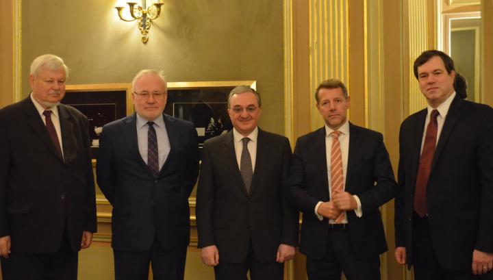 Մեկնարկել է Զոհրաբ Մնացականյանի հանդիպումը ԵԱՀԿ ՄԽ համանախագահների և Անջեյ Կասպրշիկի հետ