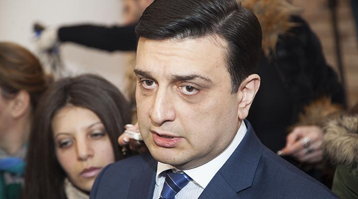 Մեր բժիշկները վիրահատում են թշնամի երկրի քաղաքացուն, իսկ իրենք ռմբակոծում են մեր հոսպիտալները. Մուրադյան