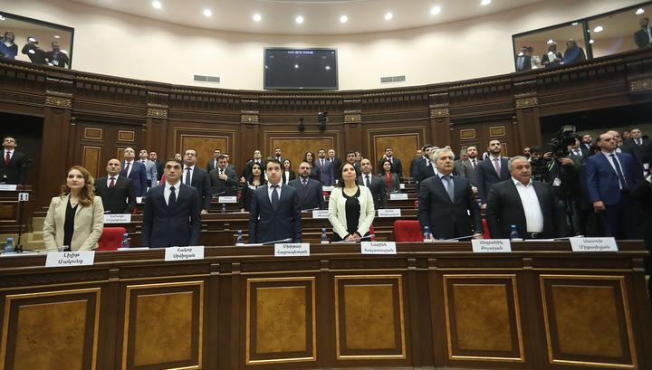 Որքա՞ն աշխատավարձ են ստանում ԱԺ-ում․ «Հրապարակ»