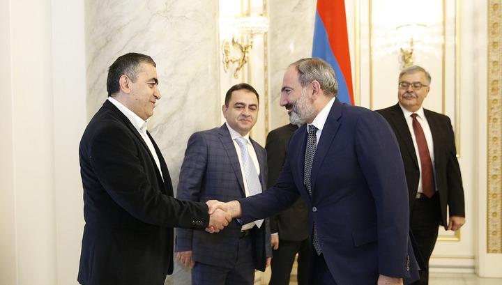 Համազգային համերաշխության առաջին փորձերը․ «Հրապարակ»