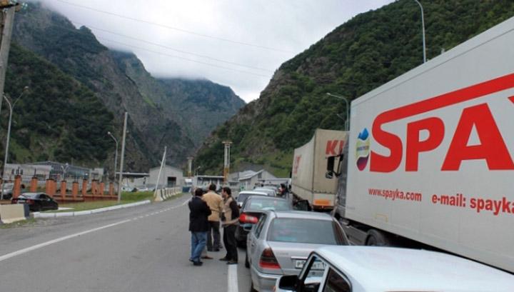 Կուտակումներ՝ Լարսի ռուսական կողմում