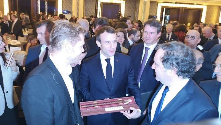 Շառլ Ազնավուրի որդու նվերը՝ Մակրոնին