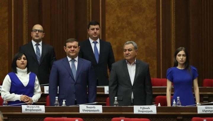 «Պատիվ ունեմ»-ը Նիկոլի դեմքը մոտիկից տեսնել չի ուզում․ «Իրավունք»