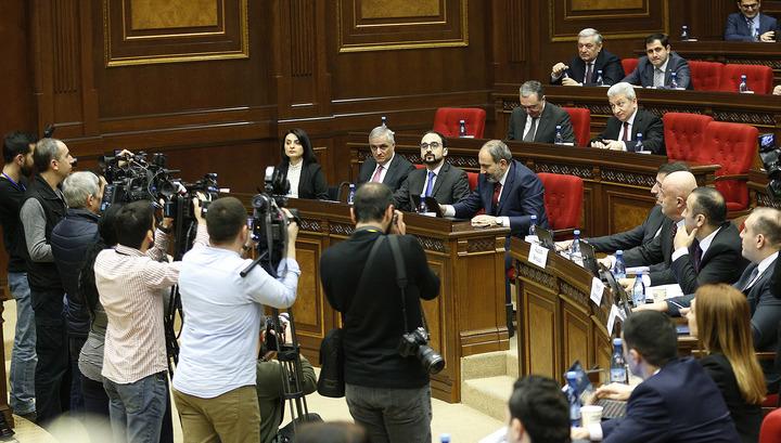 Հերթական շոուն ավարտվեց․․․ու նորից դադար․ «Փաստ»