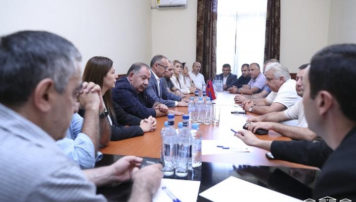 «Հայաստան» խմբակցությունը հանդիպել է Արցախի ԱԺ պատվիրակության հետ