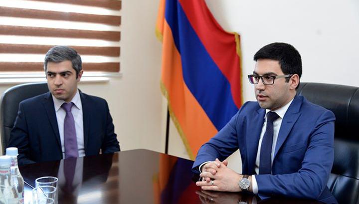 Ռուստամ Բադասյանն աշխատակազմին ներկայացրել է նորանշանակ գլխավոր քարտուղարին
