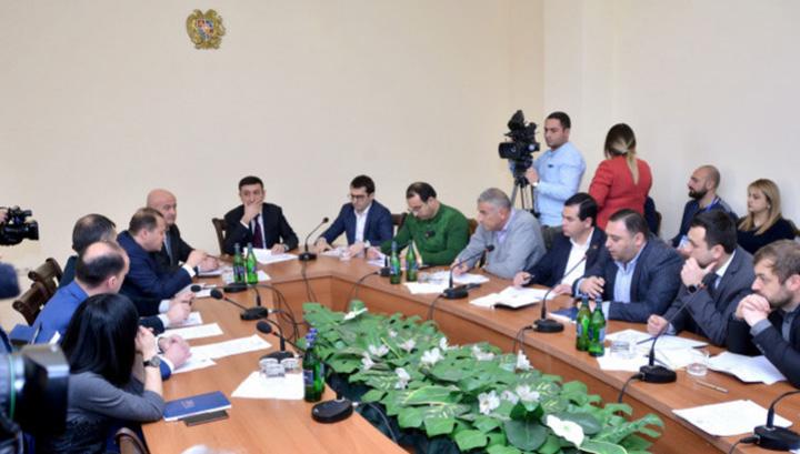 Մինչև դեկտեմբերի 31-ը գնված աջ ղեկով մեքենաները կներմուծվեն Հայաստան