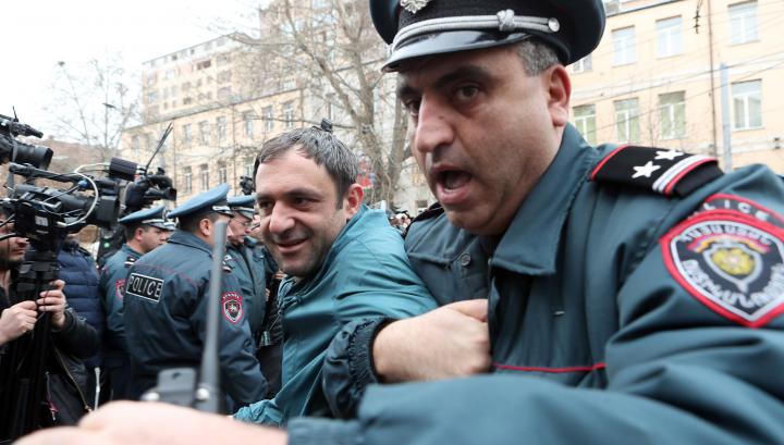 Բողոքի ակցիա․ կան բերման ենթարկվածներ․ Լուսանկարներ