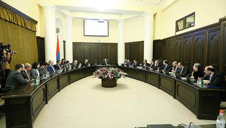 ԱԺ-ում ժամերով խոսելու ազդեցությունը՝ կառավարության նիստի վրա