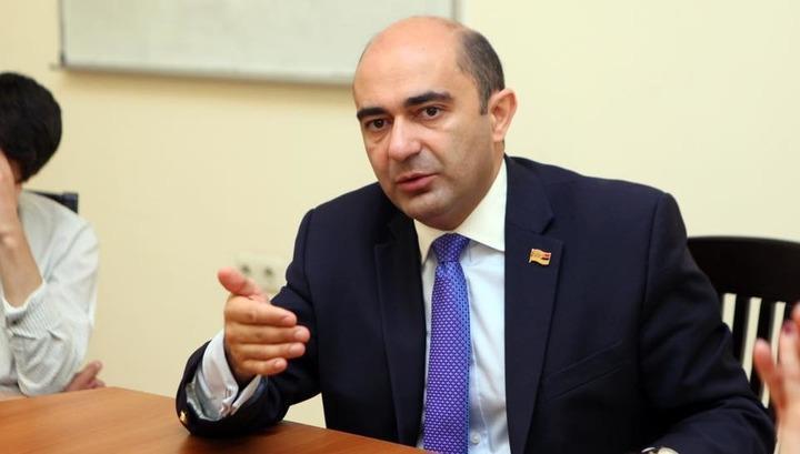 Վանաձորում իրար «Էդմոն Մարուքյան» անվանելու համար մեծ վեճ է ծագել երիտասարդների միջև․ Politik.am