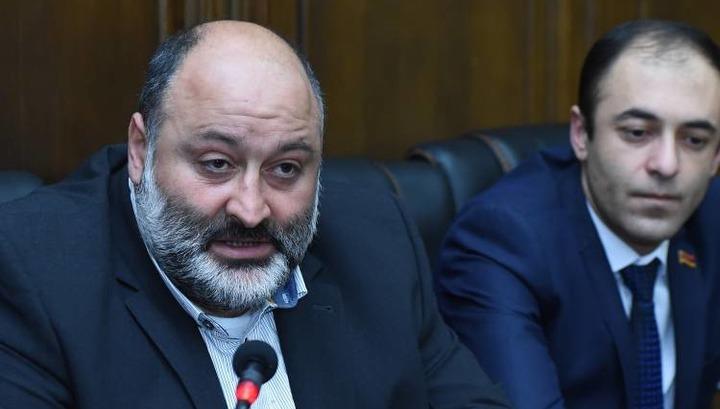 Փաշինյանը հերթով չեզոքացնելու է իր թիմի բոլոր «անվստահելիներին»․ «Հրապարակ»