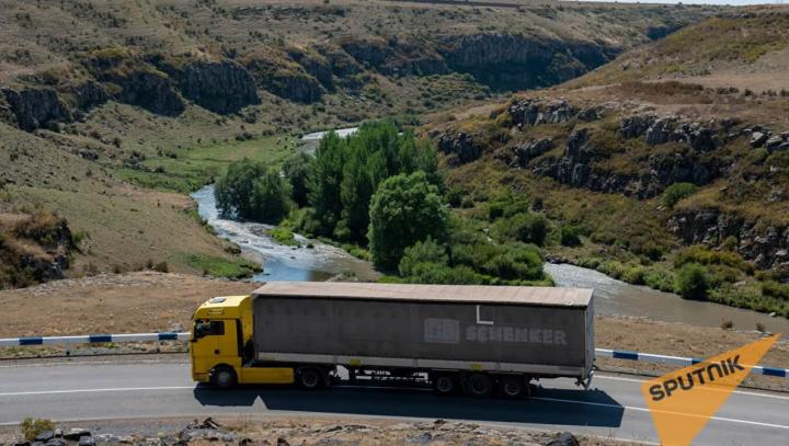 Իրանական մի քանի տասնյակ բեռնատարներ կուտակվել են Սիսիանի մոտ. Sputnik Армения