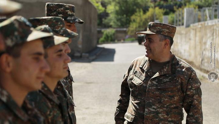 Արտակ Դավթյանն այցելել է զորամասեր