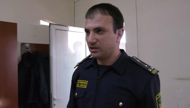 Մաքսատան աշխատակիցը ձիգ չէր կանգնել, քանի որ ողնաշարի խնդիր է ունեցել