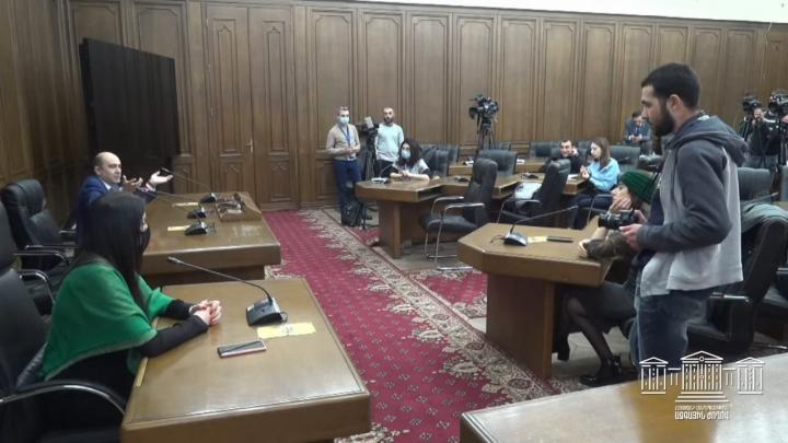 ՀՀ ԱԺ «Լուսավոր Հայաստան» խմբակցության ճեպազրույցը․ ուղիղ