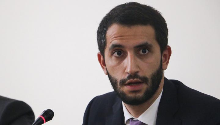 Ռուբեն Ռուբինյանը դեռ չի հասկացել, որ արտաքին քաղաքականությունում չկան «հեղափոխական» ու «հակահեղափոխական» փորձագետներ. «Իրատես»