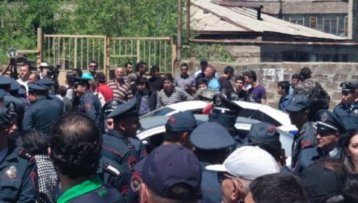 Ռոբերտ Քոչարյանի դեմ ակցիայի մասնակիցների մեծ մասը դպրոցականներ են