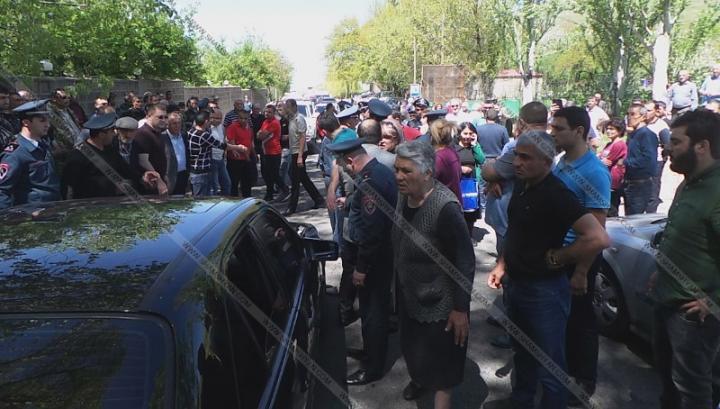 Ողջաբերդցիները ճանապարհ են փակել․ shamshyan.com