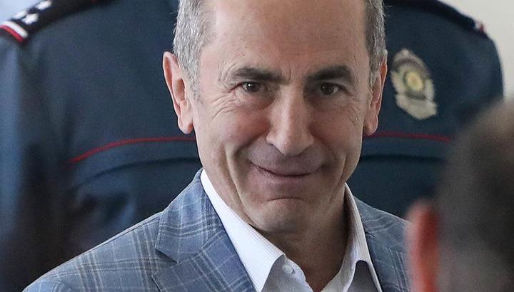 Հայաստանի նախկին նախագահի գործը քննել ցանկացող գրեթե չի մնացել․ «Կոմերսանտ»