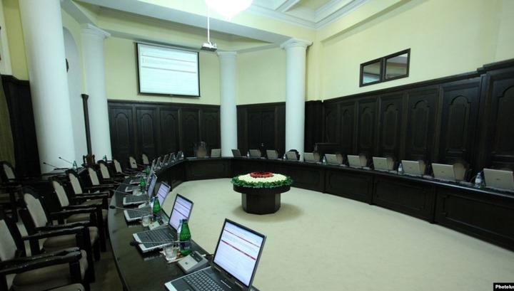 Անտերություն, անարխիա և անգործություն․ «Հրապարակ