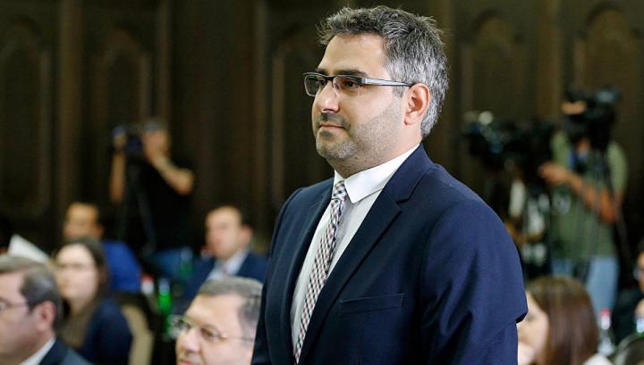 Նախկինում պաշտոնյայի հարևանը լինելու համար բնակարանը թանկ էին վաճառում. Սարհատ Պետրոսյան