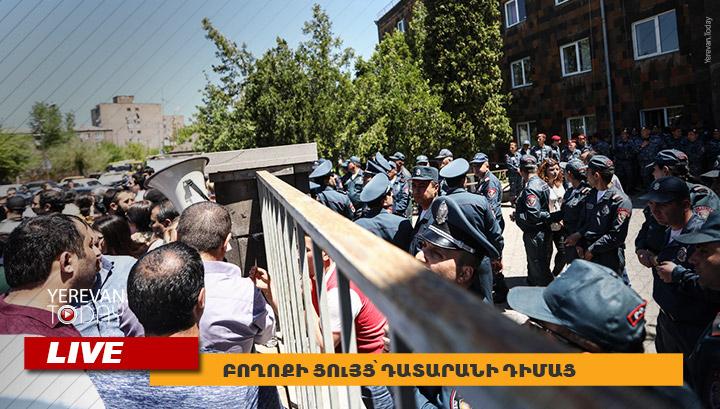 Ռոբերտ Քոչարյանի աջակիցներն ու հակառակորդները՝ դատարանի դիմաց․ ՈւՂԻՂ