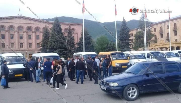 Վանաձորում երթուղայինների վարորդները գործադուլ են անում. Shamshyan.com