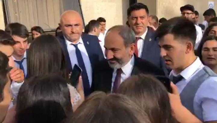 Վարչապետը շրջանավարտներին կառավարական ամառանոց է հրավիրել