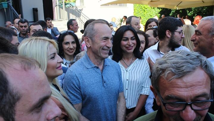 ՀՀ 2-րդ նախագահը հանդիպել է աջակիցներին․ տեսանյութ և լուսանկարներ