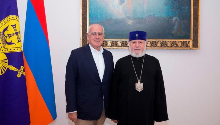 ՀԲԸՄ նախագահը Վեհափառին է ներկայացրել Արցախում մեկնարկող նոր ծրագրերը