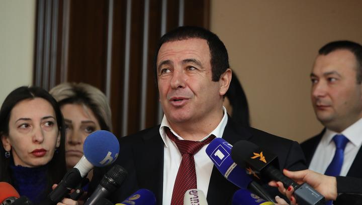 «Մուտիլովչիկների» շինծու գործ. Ծառուկյանը՝ շտաբի պետի մեքենան հրկիզելու մասին