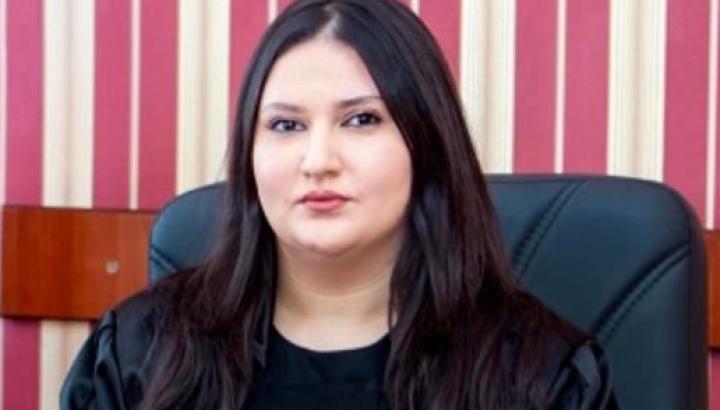 Տիկին, դու շատ խնդիրներ ունես, ուղղակի բարոյականություն ու ուղեղ չունես. Արթուր Ղազինյան